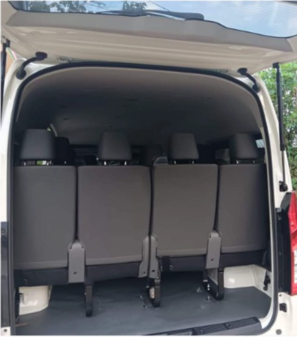 Bagasi standar Toyota HiAce Commuter